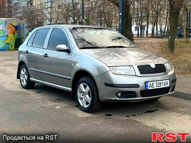 Бежевый Шкода Фабия, объемом двигателя 1.4 л и пробегом 275 тыс. км за 3199 $, фото 4 на Automoto.ua