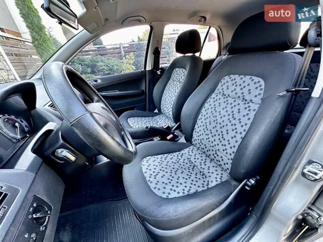 Бежевый Шкода Фабия, объемом двигателя 1.2 л и пробегом 135 тыс. км за 3600 $, фото 4 на Automoto.ua