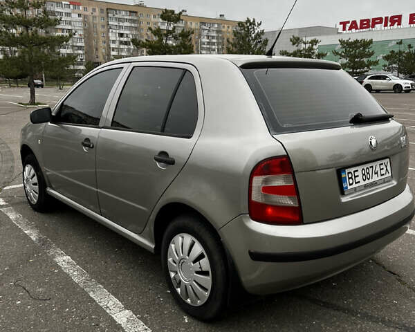 Бежевый Шкода Фабия, объемом двигателя 1.2 л и пробегом 400 тыс. км за 3500 $, фото 4 на Automoto.ua