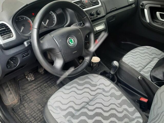 Бежевый Шкода Фабия, объемом двигателя 1.4 л и пробегом 220 тыс. км за 4899 $, фото 4 на Automoto.ua