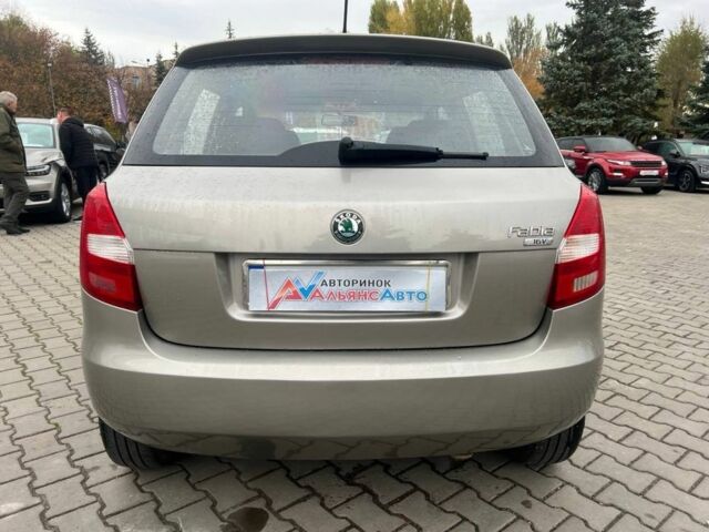 Шкода Фабия 2007 в Кривом Роге на Automoto.ua Бежевый Шкода Фабия, объемом двигателя 1.4 л и пробегом 202 тыс. км за 5500 $, фото 4 на Automoto.ua
