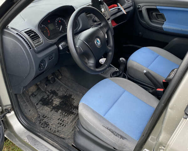 Шкода Фабия 2007 в Барышевке на Automoto.ua Бежевый Шкода Фабия, объемом двигателя 1.2 л и пробегом 154 тыс. км за 4000 $, фото 17 на Automoto.ua