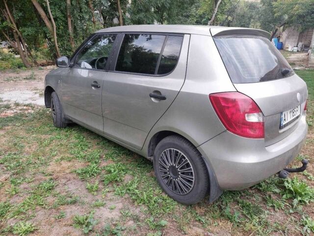 Бежевый Шкода Фабия, объемом двигателя 1.2 л и пробегом 245 тыс. км за 4200 $, фото 4 на Automoto.ua