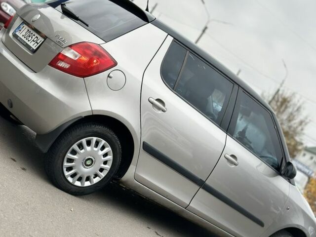 Бежевый Шкода Фабия, объемом двигателя 1.6 л и пробегом 261 тыс. км за 4300 $, фото 1 на Automoto.ua