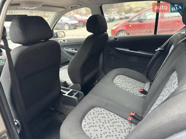 Бежевый Шкода Фабия, объемом двигателя 1.2 л и пробегом 208 тыс. км за 2000 $, фото 26 на Automoto.ua