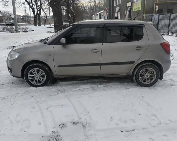 Бежевий Шкода Фабія, об'ємом двигуна 1.2 л та пробігом 251 тис. км за 4500 $, фото 2 на Automoto.ua