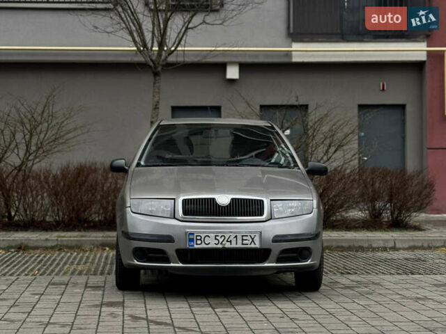 Бежевый Шкода Фабия, объемом двигателя 1.2 л и пробегом 208 тыс. км за 2000 $, фото 2 на Automoto.ua