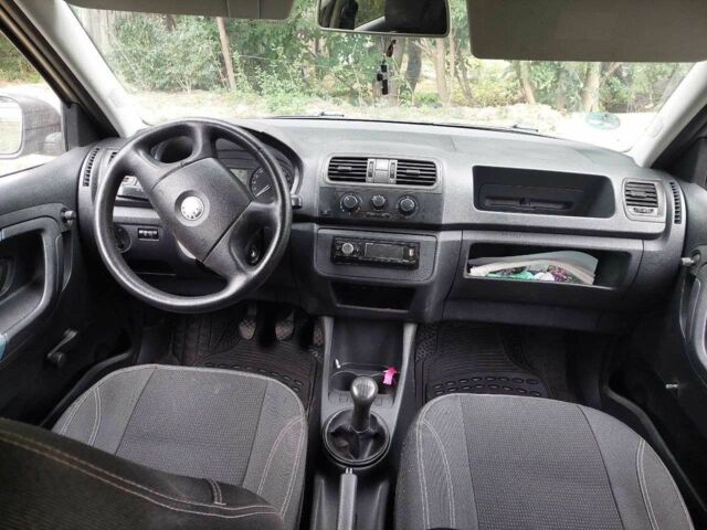 Бежевый Шкода Фабия, объемом двигателя 1.2 л и пробегом 245 тыс. км за 4200 $, фото 6 на Automoto.ua