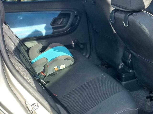 Бежевый Шкода Фабия, объемом двигателя 1.2 л и пробегом 245 тыс. км за 4200 $, фото 9 на Automoto.ua