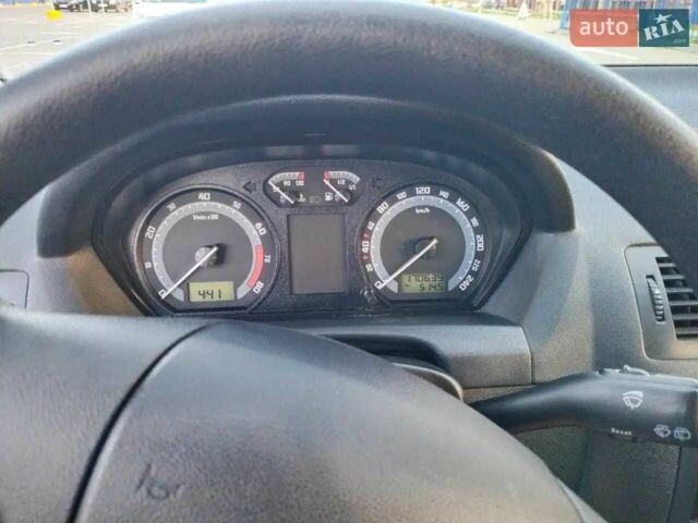 Бежевый Шкода Фабия, объемом двигателя 1.4 л и пробегом 170 тыс. км за 5100 $, фото 3 на Automoto.ua