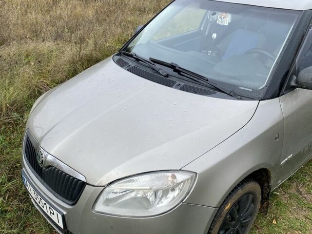 Шкода Фабия 2007 в Барышевке на Automoto.ua Бежевый Шкода Фабия, объемом двигателя 1.2 л и пробегом 154 тыс. км за 4000 $, фото 2 на Automoto.ua