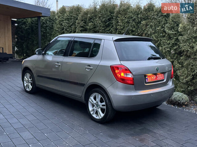 Бежевый Шкода Фабия, объемом двигателя 1.6 л и пробегом 213 тыс. км за 7500 $, фото 6 на Automoto.ua