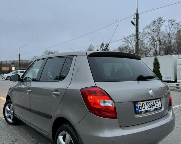 Бежевый Шкода Фабия, объемом двигателя 1.6 л и пробегом 190 тыс. км за 6500 $, фото 7 на Automoto.ua