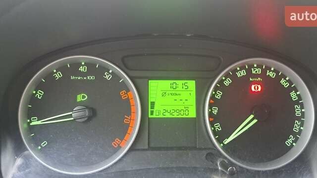 Бежевий Шкода Фабія, об'ємом двигуна 1.39 л та пробігом 243 тис. км за 4499 $, фото 5 на Automoto.ua