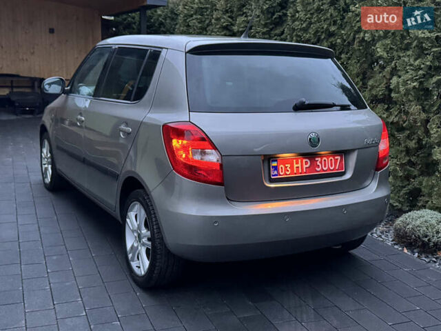 Бежевый Шкода Фабия, объемом двигателя 1.6 л и пробегом 213 тыс. км за 7500 $, фото 7 на Automoto.ua