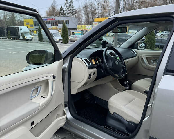 Бежевый Шкода Фабия, объемом двигателя 1.6 л и пробегом 190 тыс. км за 6500 $, фото 9 на Automoto.ua