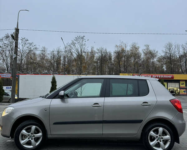 Бежевый Шкода Фабия, объемом двигателя 1.6 л и пробегом 190 тыс. км за 6500 $, фото 8 на Automoto.ua