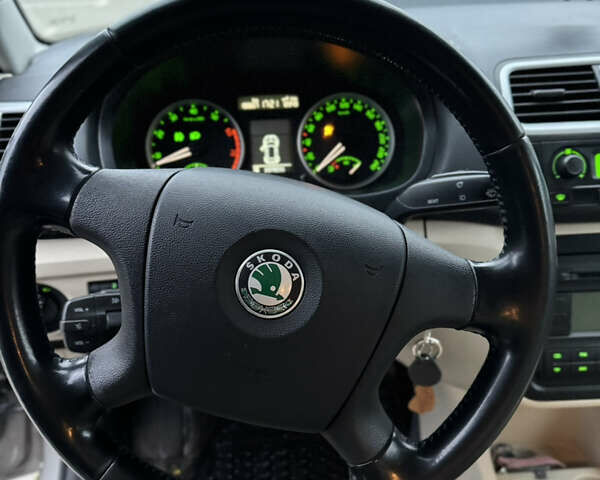 Бежевый Шкода Фабия, объемом двигателя 1.6 л и пробегом 190 тыс. км за 6500 $, фото 17 на Automoto.ua