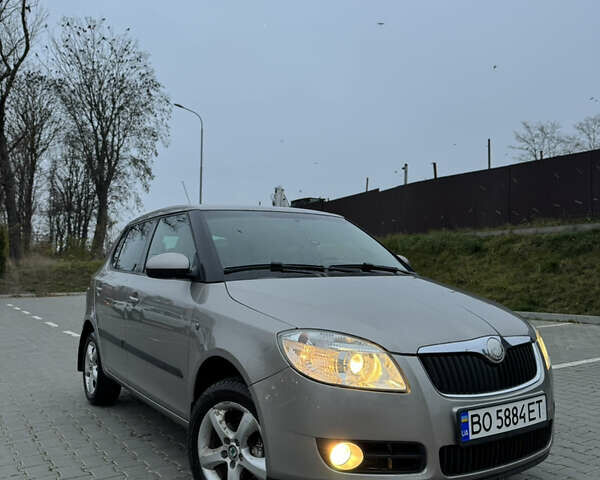 Бежевый Шкода Фабия, объемом двигателя 1.6 л и пробегом 190 тыс. км за 6500 $, фото 3 на Automoto.ua