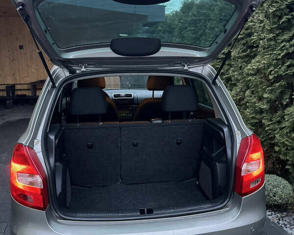 Бежевый Шкода Фабия, объемом двигателя 1.6 л и пробегом 213 тыс. км за 7500 $, фото 17 на Automoto.ua