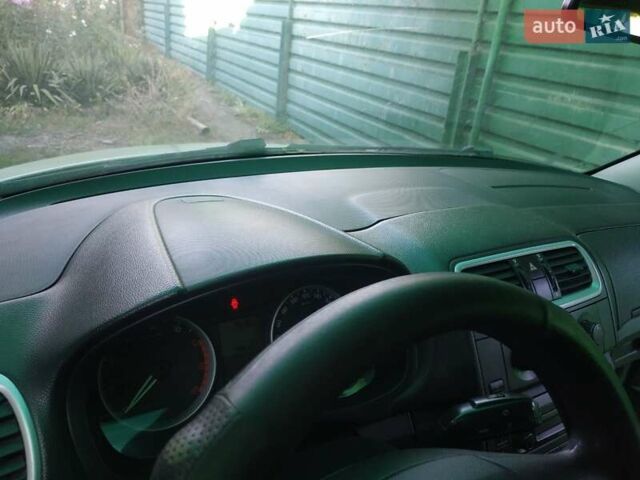 Бежевый Шкода Фабия, объемом двигателя 1.39 л и пробегом 198 тыс. км за 5000 $, фото 1 на Automoto.ua