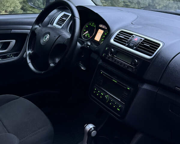 Бежевый Шкода Фабия, объемом двигателя 1.6 л и пробегом 213 тыс. км за 7500 $, фото 22 на Automoto.ua