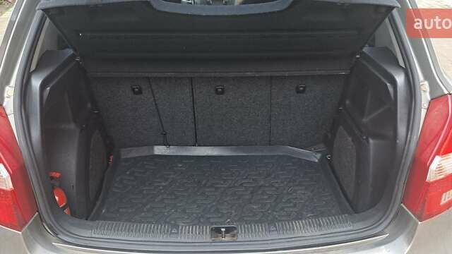 Бежевий Шкода Фабія, об'ємом двигуна 1.39 л та пробігом 243 тис. км за 4499 $, фото 10 на Automoto.ua