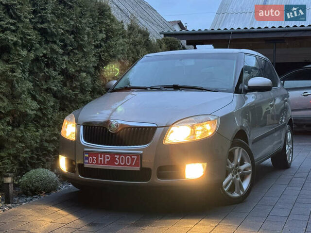 Бежевый Шкода Фабия, объемом двигателя 1.6 л и пробегом 213 тыс. км за 7500 $, фото 4 на Automoto.ua