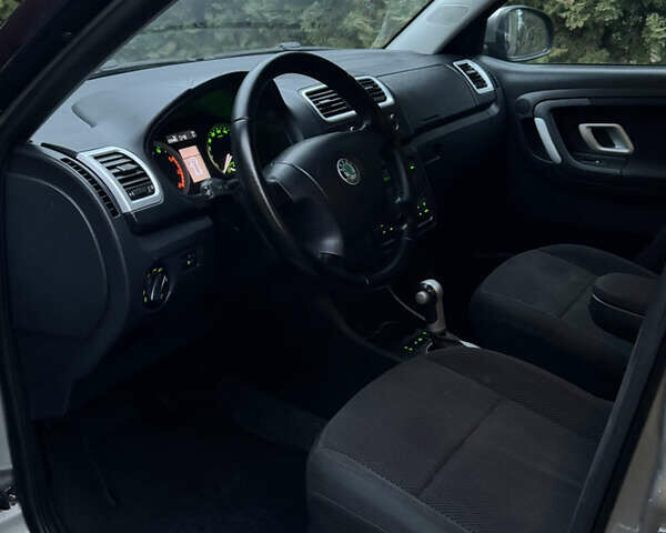 Бежевый Шкода Фабия, объемом двигателя 1.6 л и пробегом 213 тыс. км за 7500 $, фото 11 на Automoto.ua