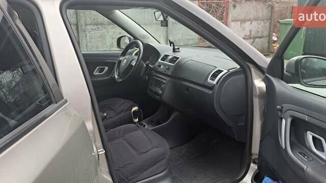 Бежевий Шкода Фабія, об'ємом двигуна 1.39 л та пробігом 243 тис. км за 4499 $, фото 8 на Automoto.ua