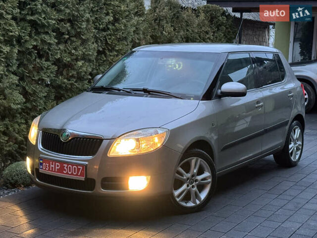 Бежевый Шкода Фабия, объемом двигателя 1.6 л и пробегом 213 тыс. км за 7500 $, фото 5 на Automoto.ua