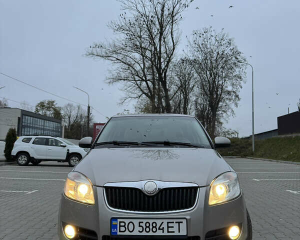 Бежевый Шкода Фабия, объемом двигателя 1.6 л и пробегом 190 тыс. км за 6500 $, фото 2 на Automoto.ua