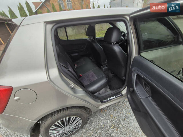 Бежевий Шкода Фабія, об'ємом двигуна 1.2 л та пробігом 238 тис. км за 4200 $, фото 3 на Automoto.ua