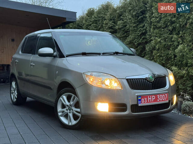 Бежевый Шкода Фабия, объемом двигателя 1.6 л и пробегом 213 тыс. км за 7500 $, фото 1 на Automoto.ua