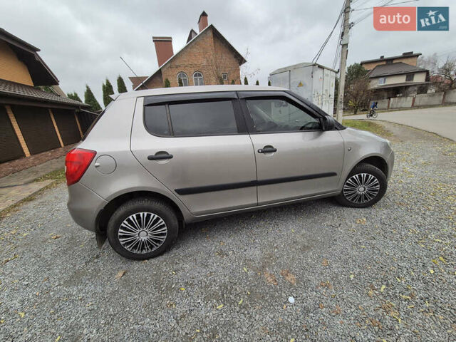 Бежевий Шкода Фабія, об'ємом двигуна 1.2 л та пробігом 238 тис. км за 4200 $, фото 9 на Automoto.ua