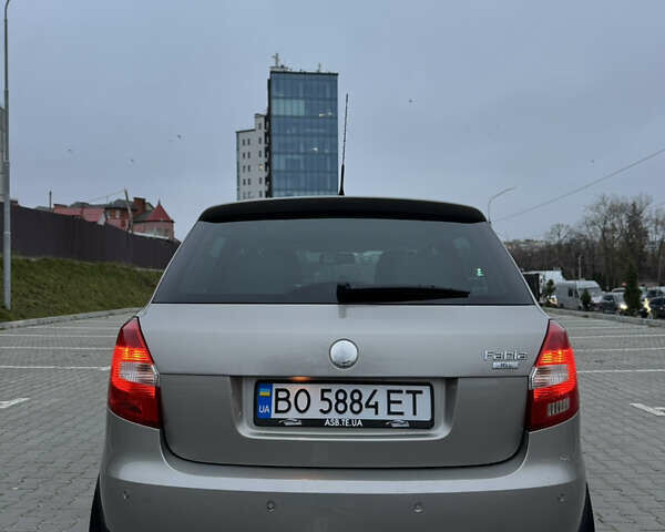 Бежевый Шкода Фабия, объемом двигателя 1.6 л и пробегом 190 тыс. км за 6500 $, фото 6 на Automoto.ua