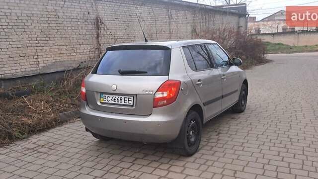 Бежевий Шкода Фабія, об'ємом двигуна 1.39 л та пробігом 243 тис. км за 4499 $, фото 3 на Automoto.ua