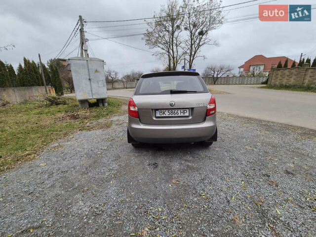 Бежевий Шкода Фабія, об'ємом двигуна 1.2 л та пробігом 238 тис. км за 4200 $, фото 7 на Automoto.ua