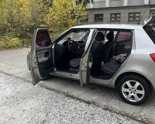 Бежевый Шкода Фабия, объемом двигателя 1.2 л и пробегом 185 тыс. км за 4950 $, фото 16 на Automoto.ua