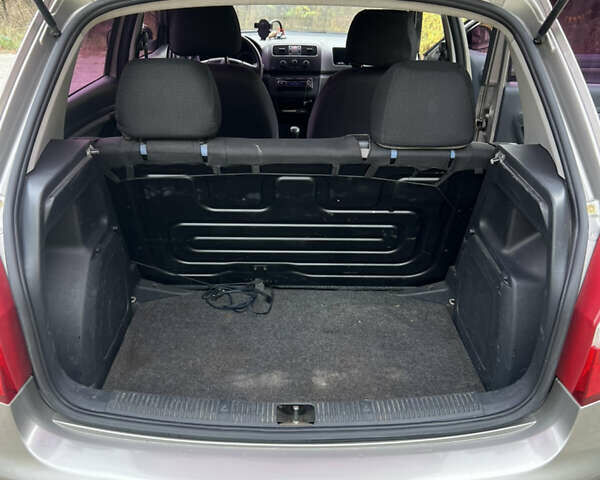 Бежевый Шкода Фабия, объемом двигателя 1.2 л и пробегом 185 тыс. км за 4950 $, фото 8 на Automoto.ua