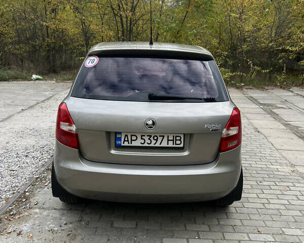 Бежевый Шкода Фабия, объемом двигателя 1.2 л и пробегом 185 тыс. км за 4950 $, фото 3 на Automoto.ua
