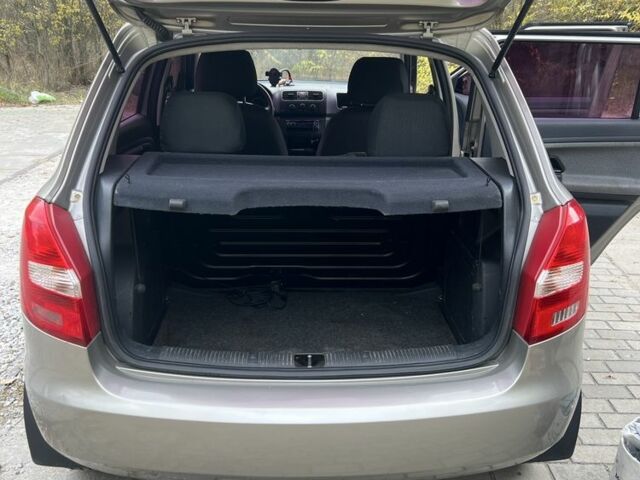 Бежевый Шкода Фабия, объемом двигателя 1.2 л и пробегом 185 тыс. км за 4950 $, фото 6 на Automoto.ua