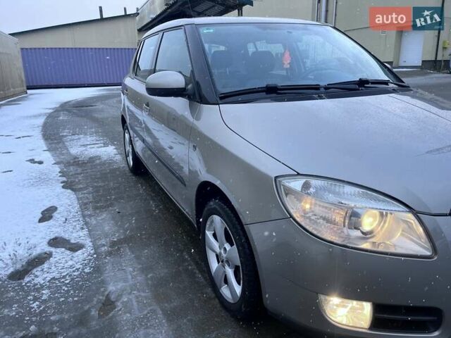 Бежевий Шкода Фабія, об'ємом двигуна 1.39 л та пробігом 197 тис. км за 5100 $, фото 4 на Automoto.ua