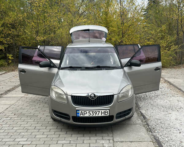 Бежевый Шкода Фабия, объемом двигателя 1.2 л и пробегом 185 тыс. км за 4950 $, фото 9 на Automoto.ua