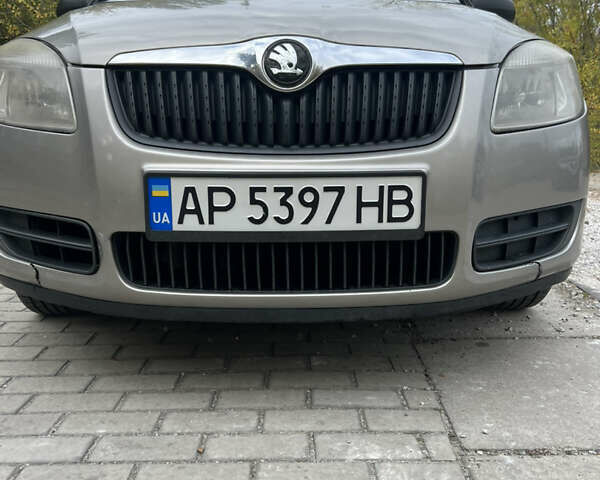 Бежевый Шкода Фабия, объемом двигателя 1.2 л и пробегом 185 тыс. км за 4950 $, фото 4 на Automoto.ua