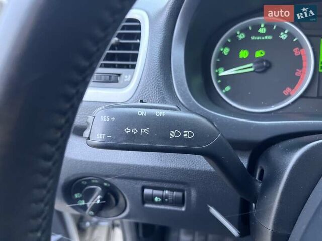 Бежевий Шкода Фабія, об'ємом двигуна 1.39 л та пробігом 197 тис. км за 5100 $, фото 13 на Automoto.ua