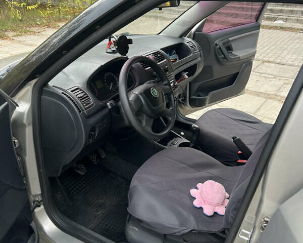 Бежевый Шкода Фабия, объемом двигателя 1.2 л и пробегом 185 тыс. км за 4950 $, фото 15 на Automoto.ua