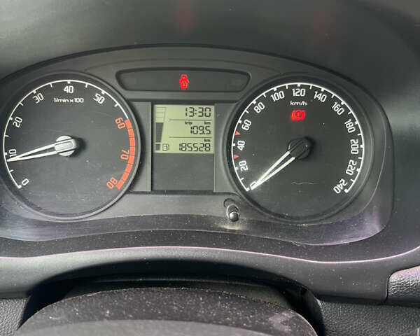 Бежевый Шкода Фабия, объемом двигателя 1.2 л и пробегом 185 тыс. км за 4950 $, фото 10 на Automoto.ua