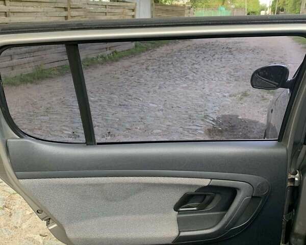 Бежевый Шкода Фабия, объемом двигателя 1.2 л и пробегом 168 тыс. км за 5300 $, фото 9 на Automoto.ua