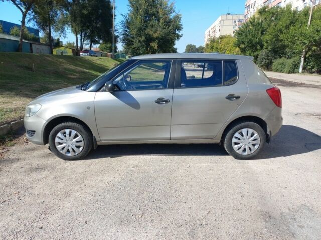 Бежевый Шкода Фабия, объемом двигателя 1.2 л и пробегом 205 тыс. км за 4000 $, фото 4 на Automoto.ua